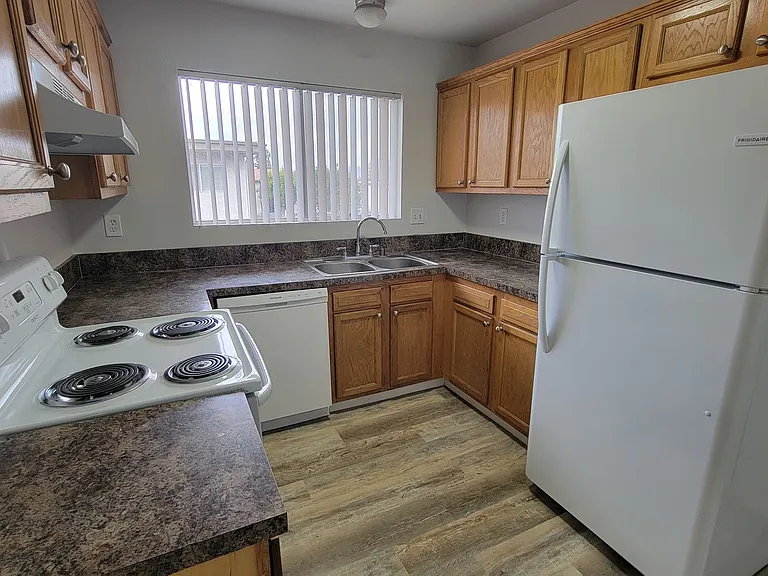 948 S Sunshine Ave S — Photo 6