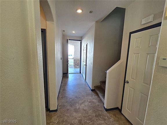 4th image of 1113 Dawn Valley Dr