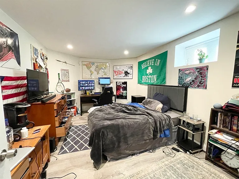 21 Iroquois St #1A — Photo 15