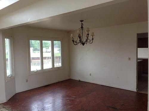 3rd image of 465 Willard Ave