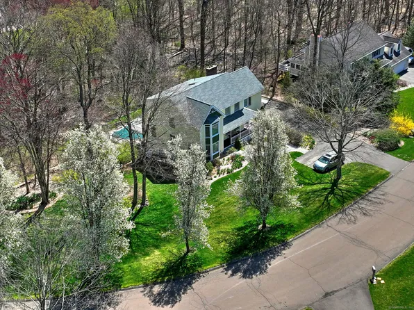 920 Green Circle, Orange, CT 06477