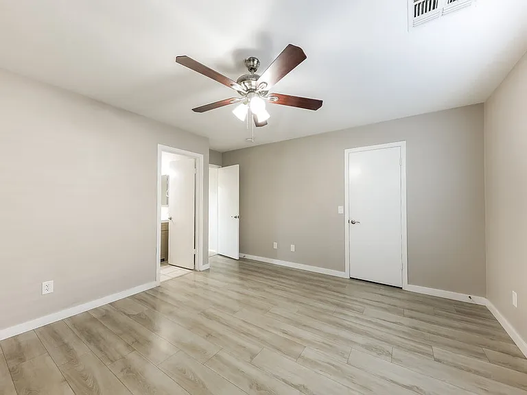 10509 W Angels Ln — Photo 9
