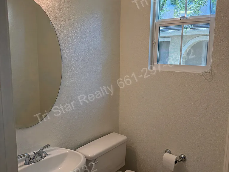 27350 Dearborn Dr — Photo 11