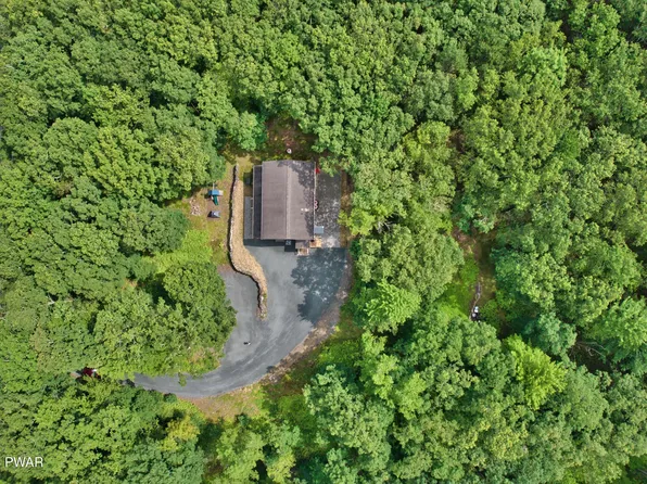 110 Crescent Lake Cove Ct, Milford, PA 18337