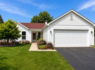 216 Magnolia Dr, North Aurora, IL 60542