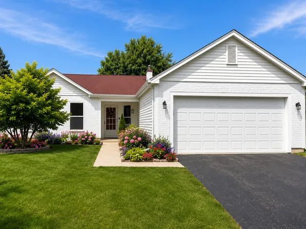 216 Magnolia Dr, North Aurora, IL 60542