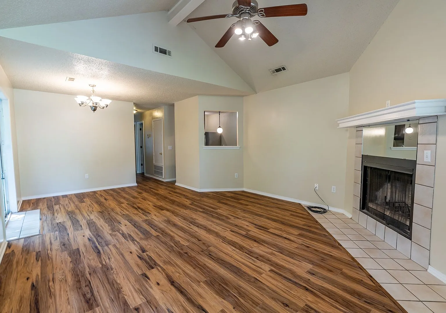 Refreshed 3 BR/2 BA home near I-49/UofA! Large fenced yard! — Photo 3