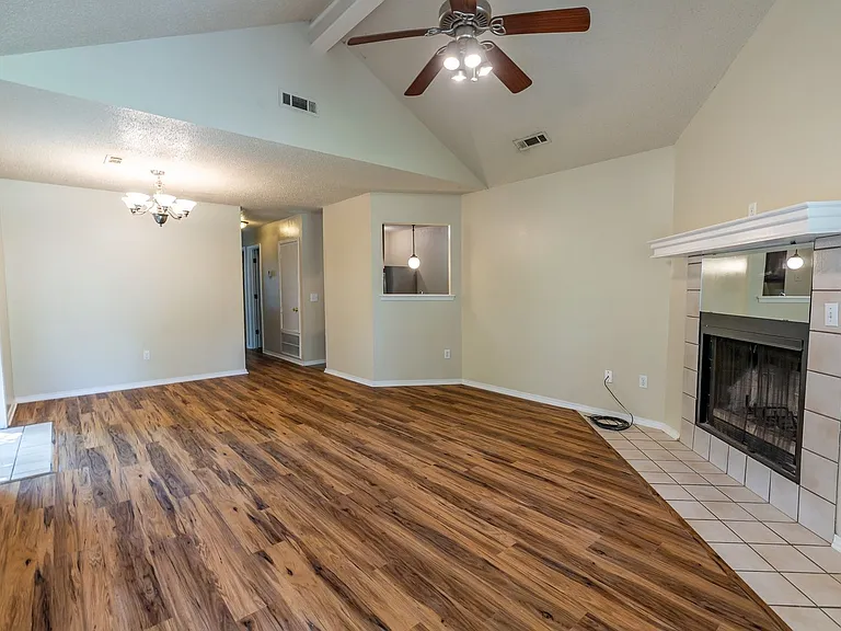 559 S Ray Ave — Photo 3