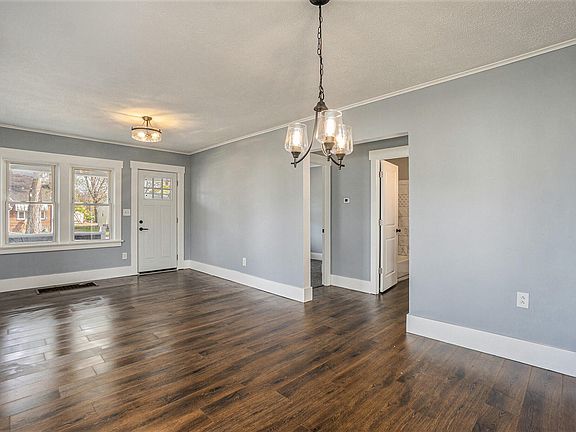 3rd image of 32 Emerald Ave