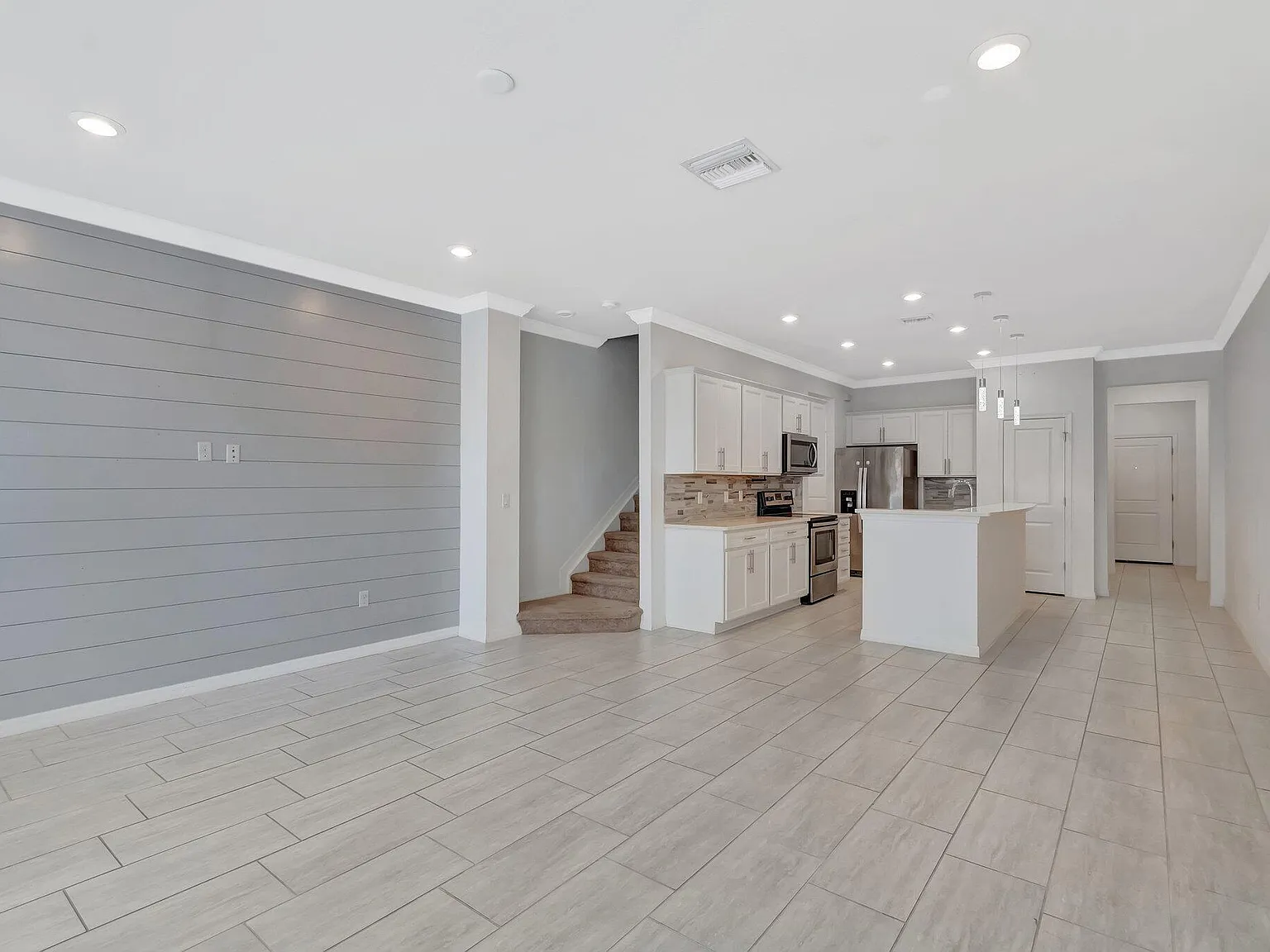 3 bed, 2.5 bath, 1612 sqft, $2,800 — Photo 1