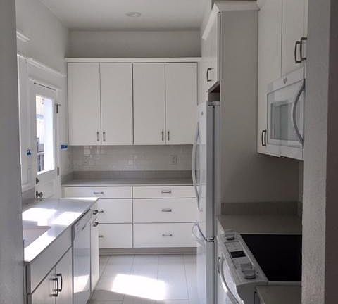 5th image of 212 W Hyde Park Pl #1