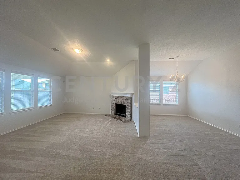 1616 Logan Dr — Photo 5