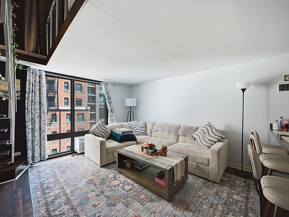 3rd image of 1221 N Dearborn St APT 608S