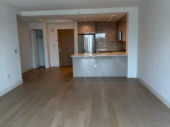 3 Towne Center Dr, Cliffside Park, NJ