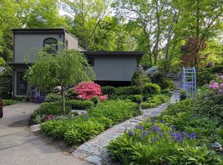 4 Kents Ln, Hingham, MA 02043