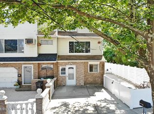 160 Dongan Hills Ave, Staten Island, NY 10305