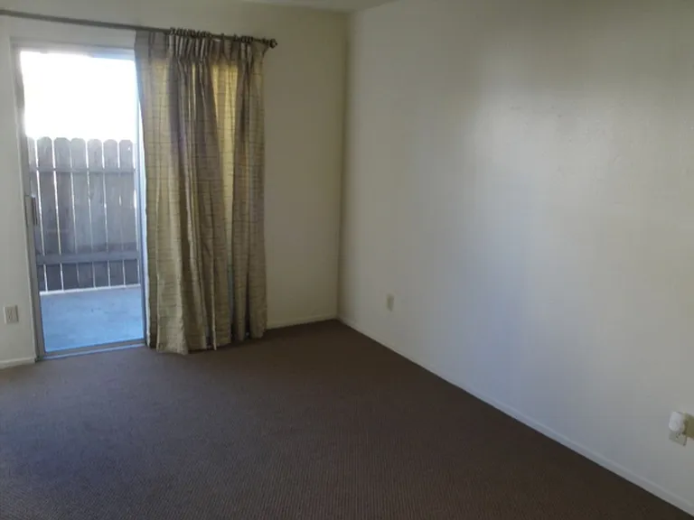 211 W Lolita Ln #5 — Photo 4