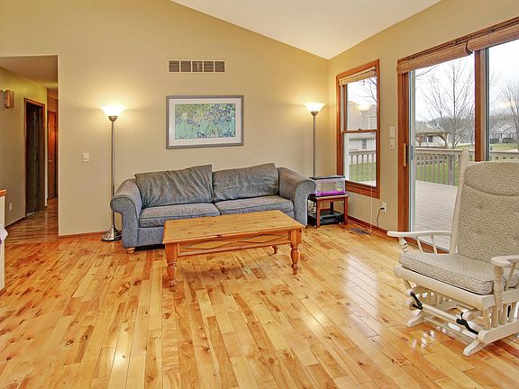 3rd image of 664 Sleepy Hollow Ln