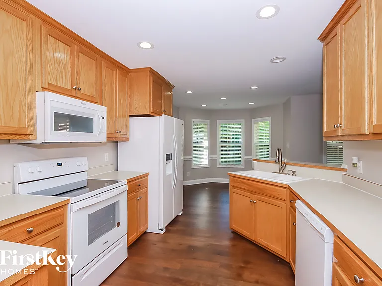 645 White Oaks Rd — Photo 7