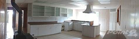 Expansive Kitchen/Dining Rm