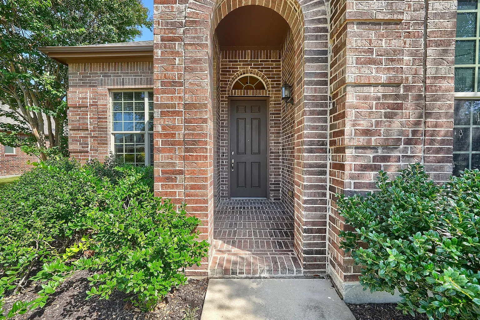4 bed, 2105 sqft, $2,799 — Photo 3