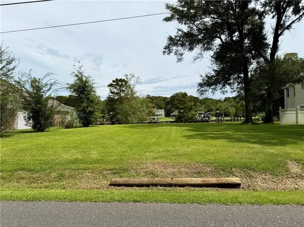 13322 Bayou Terrace Dr, Saint Amant, LA 70774