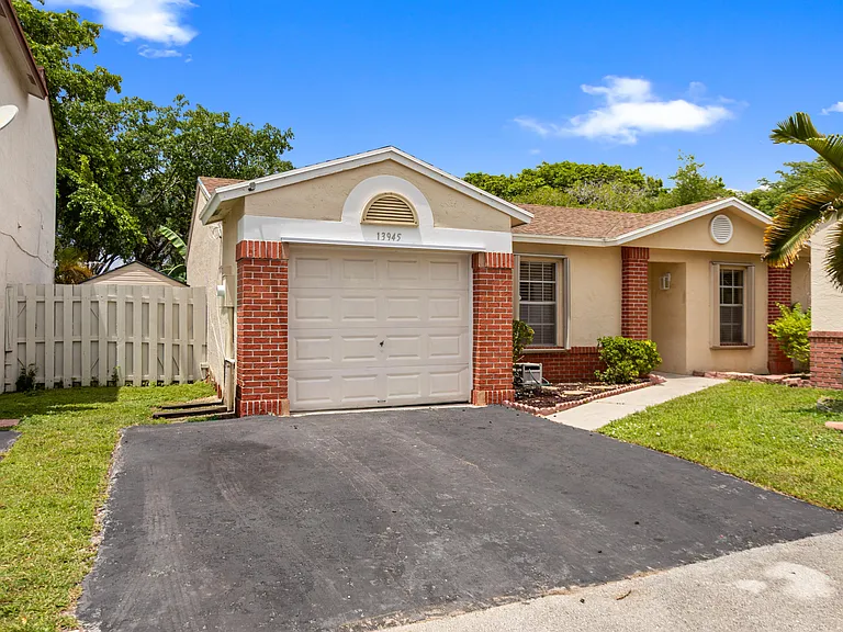 13945 Langley Pl — Photo 12