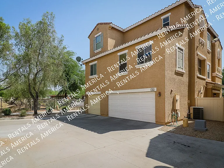 747 N Port Dr — Photo 19