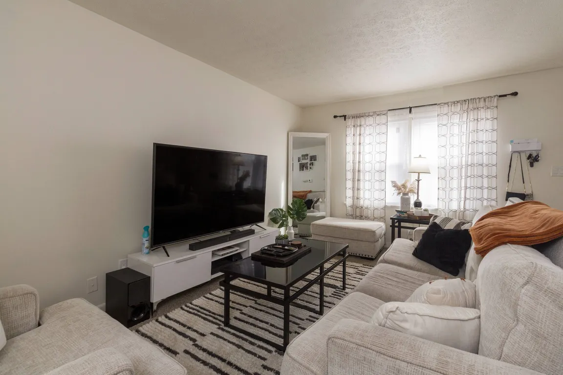 Hidden Creek | Townhouse | Living Room & Window View