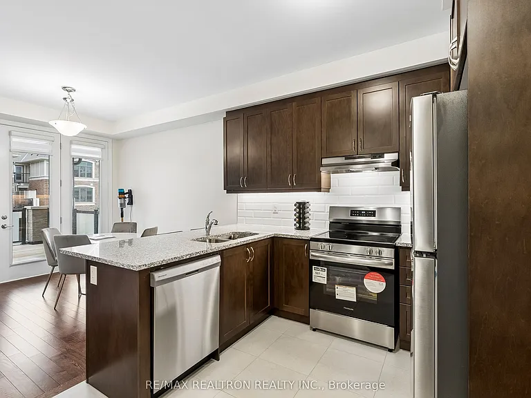 8 Thomas Frisby Jr Cres — Photo 15