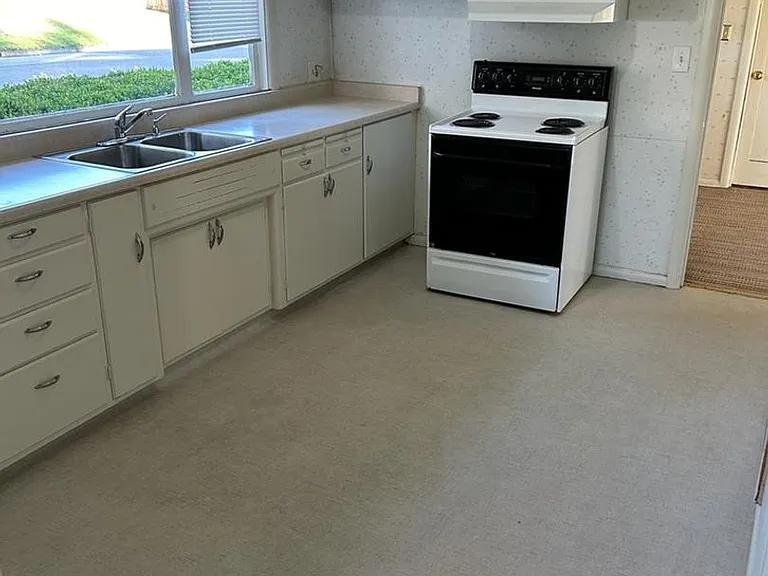 1075 N Folsom St — Photo 9