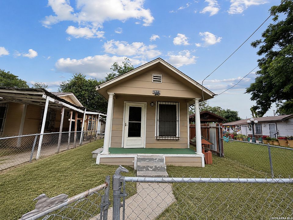 1st image of 2613 Colima St