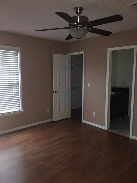 2421 Pepperfield Dr — Photo 2