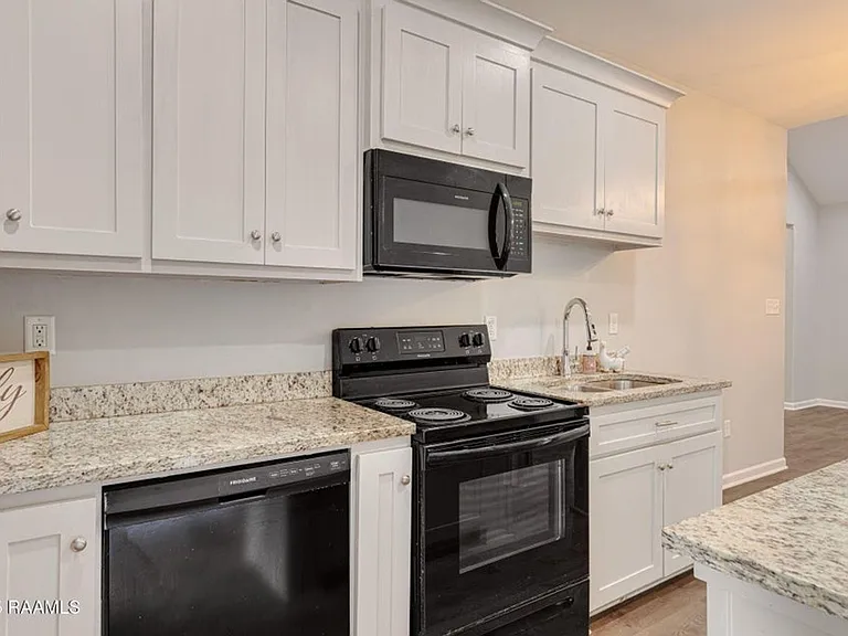 109 Tyreek Dr — Photo 9