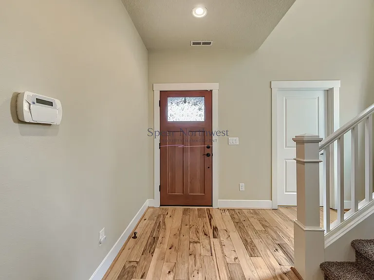552 NE 77th Ave — Photo 3