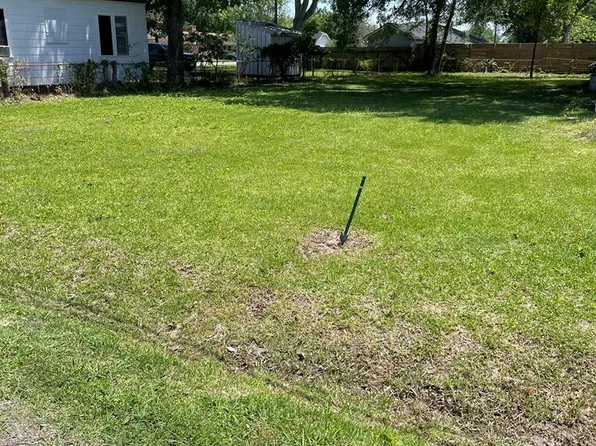 2105 14th St, Port Neches, TX 77651