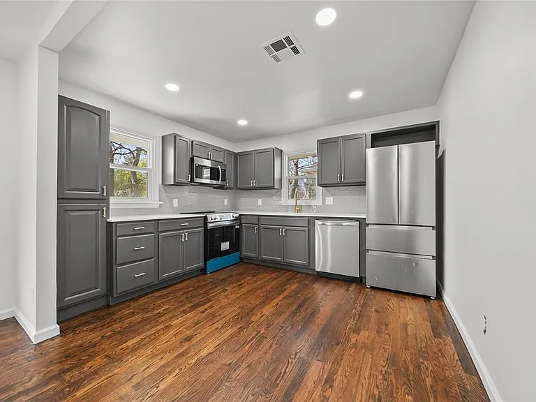 1034 W Boyd St — Photo 7