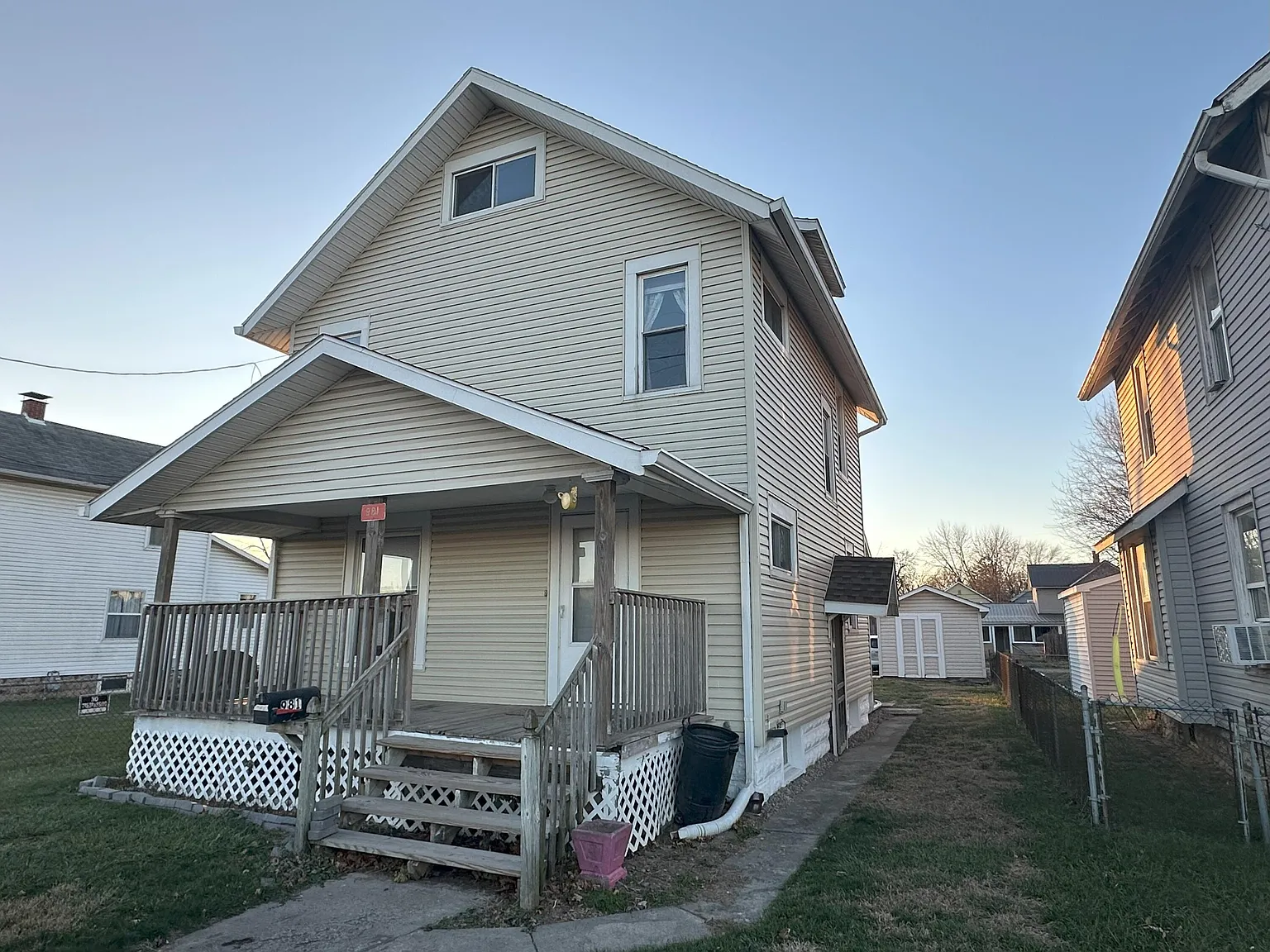 981 Davids St photo 1
