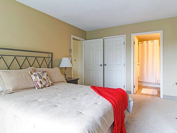 Unit bedroom