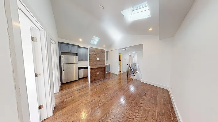 Rented by Makover Group Inc | media 18