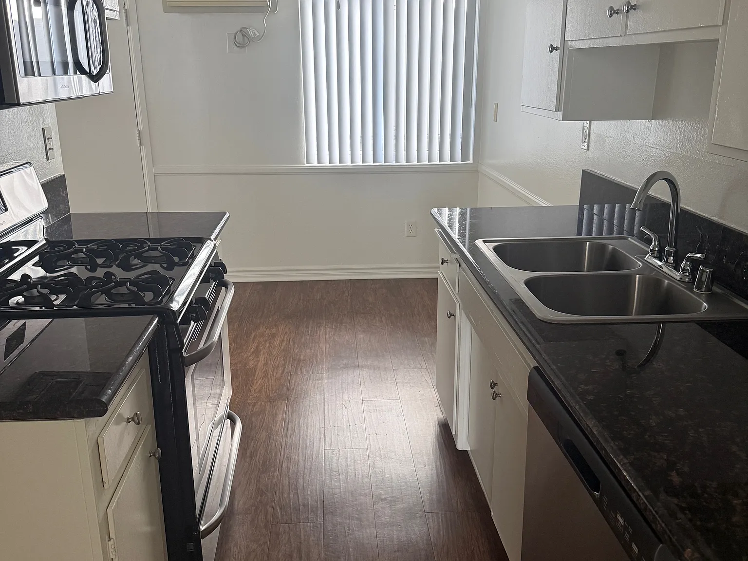 Plantation Apartments — Photo 3
