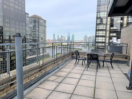 Rented by Mallan Real Estate Inc | media 33