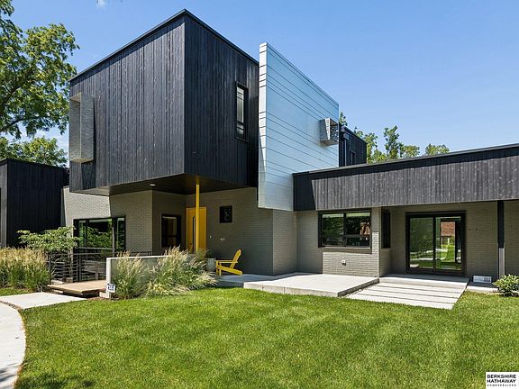 4th image of 8812 Broadmoor Dr