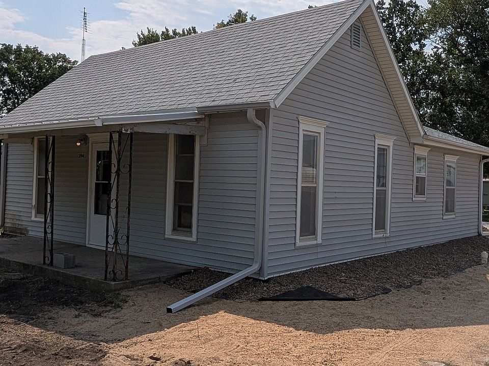 1st image of 204 E 1st St