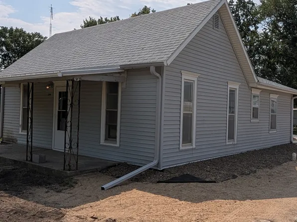 204 E 1st St, New Cambria, KS 67470
