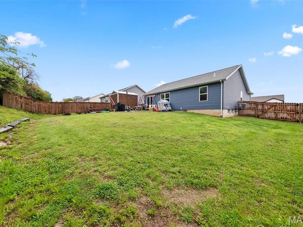 113 Linder Ln, Winfield, MO 63389