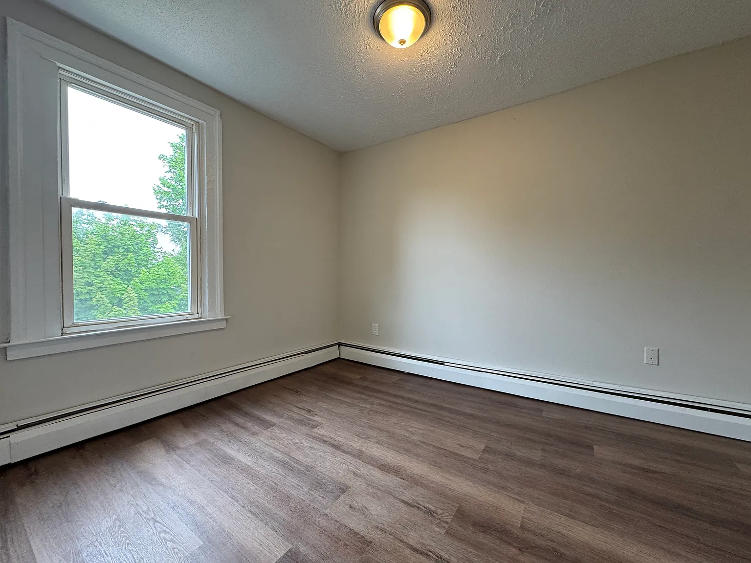 4 bed, 1200 sqft, $2,345 — Photo 4