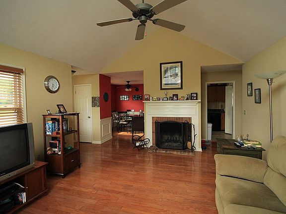 4th image of 105 Stoney Brook Dr