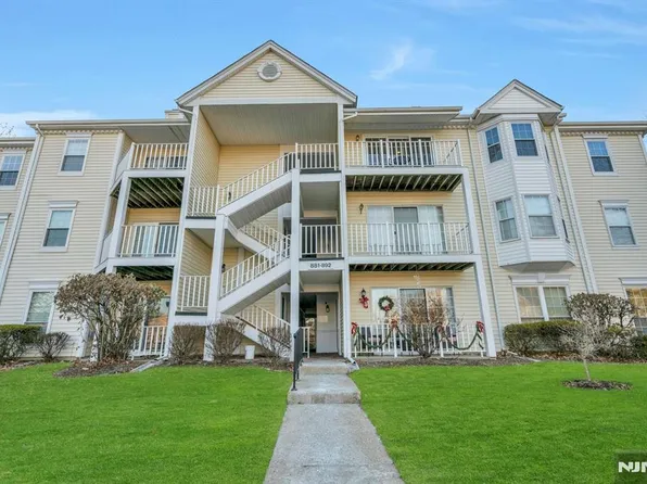 883 Tuliptree Ct #883, Mahwah, NJ 07430