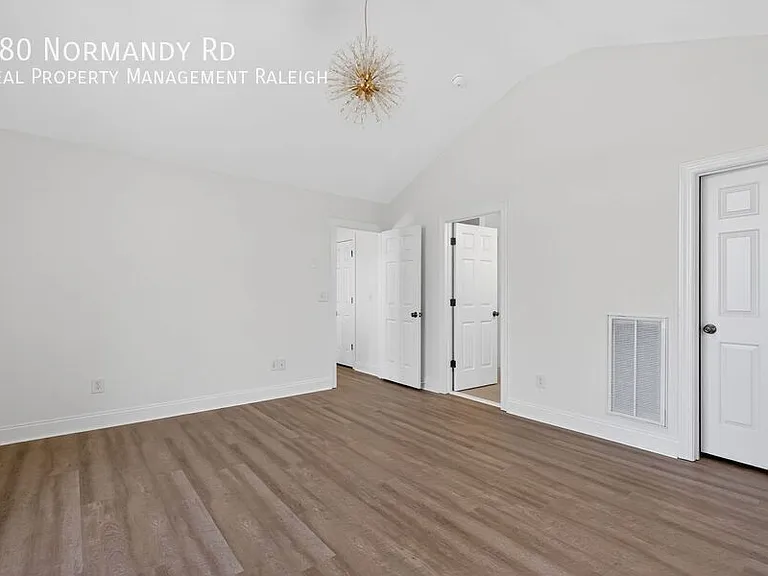 180 Normandy Rd — Photo 18